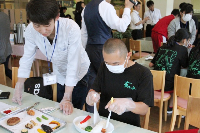 ダムカレー建設の様子