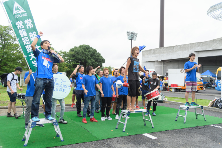 ホーリー応援歌を覚えて試合観戦（国際学部経営学科）