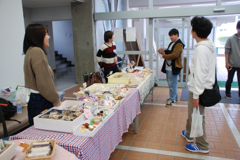 お菓子・雑貨販売(看護学部)