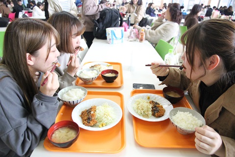 常磐大学後援会メニュー食堂の様子2