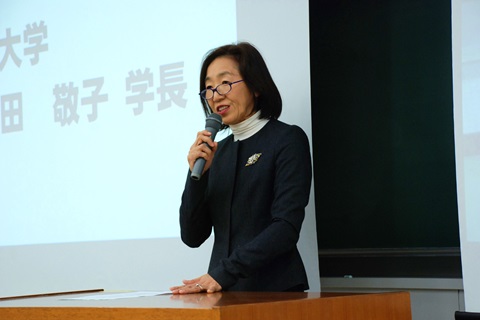 常磐大学　富田　敬子学長