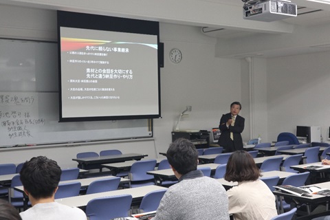 学生に熱く語りかける菊池社長