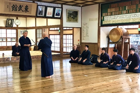 東武館での北辰一刀流の演武