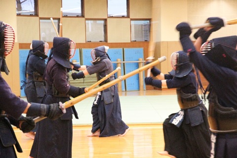 高校剣道部との練習交流の様子