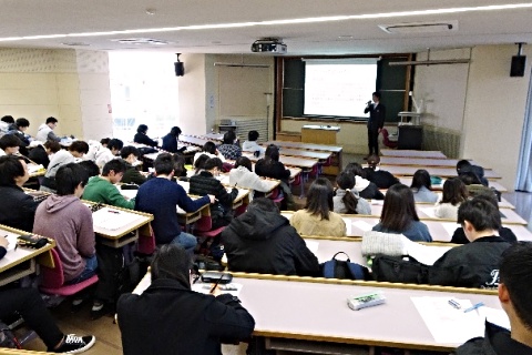 就職活動のアドバイスを語る和田さん