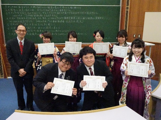 第7期生の経営学科賞受賞者たち