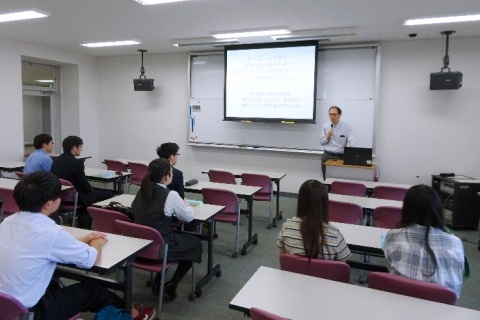 村山教授による模擬授業の様子