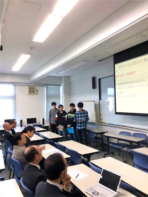 学生による発表の様子１