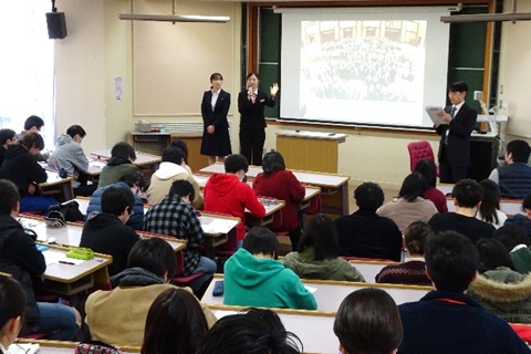 学生からの質問に答える髙島さんと川村さん