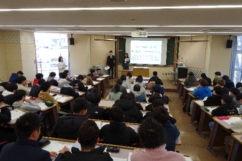 仕事のやりがいや今後の目標を語る佐藤さんと住谷さん